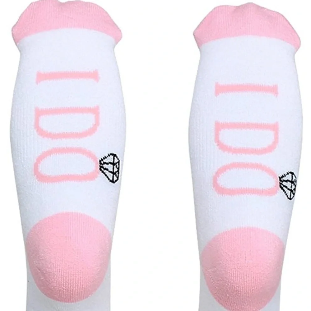 Sock Talk Women's 'I Do' Pink Crew Socks, Shoe Size 4-10 NEW - Picture 2 of 3